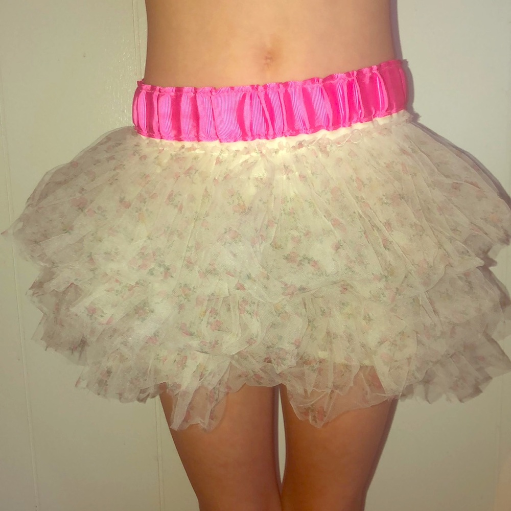 Skirt w/attached shorts